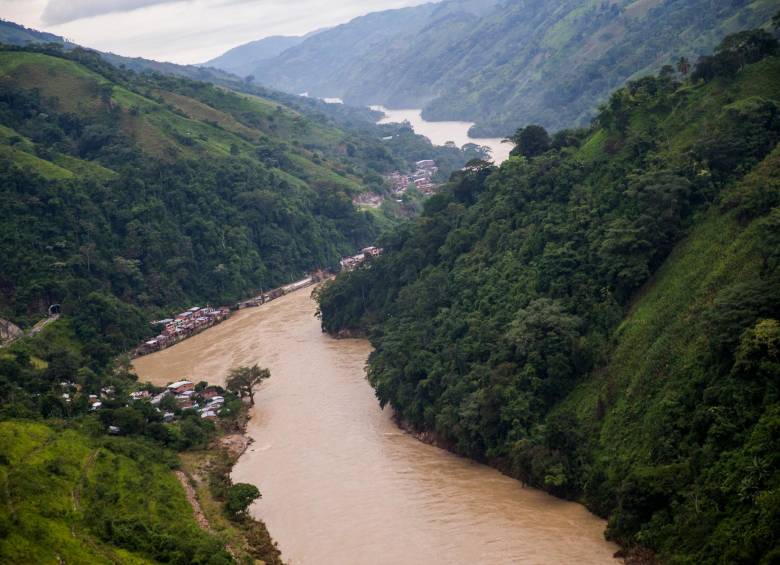 Hay alerta en Antioquia por aumento del caudal del río Cauca. FOTO Esteban Vanegas