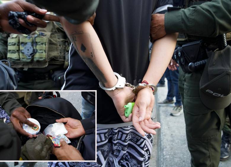 Uno de los capturados durante la acción policial junto a la droga incautada. FOTO: Cortesía