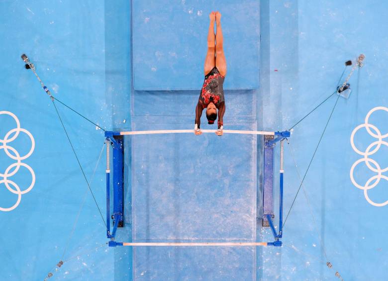 Brooklyn Moors del equipo de Canadá compite en barras asimétricas durante la clasificación femenina. Foto Getty Images