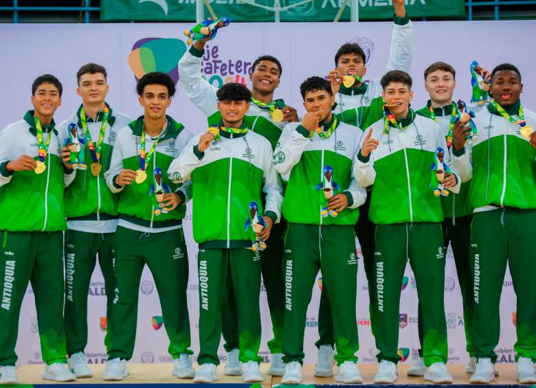 Antioquia se quedó con la medalla de oro en baloncesto masculino luego de vencer en la final a Valle por 46-37. FOTO cortesía juegos