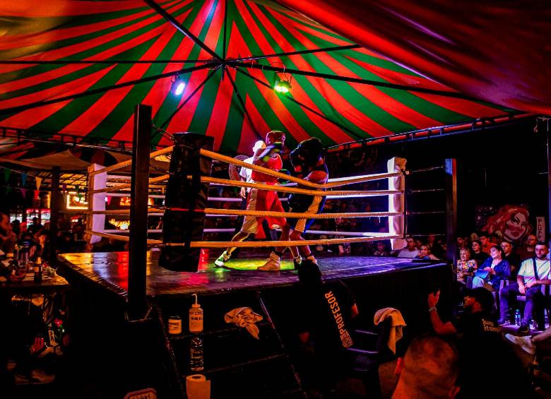 La última velada de boxeo organizada por MMA Colombia tuvo lugar en Tacos el Tigre, el pasado sábado 17 de marzo, con 11 peleas programadas, 10 masculinas y una femenina. Fotos Carlos Velásquez. 