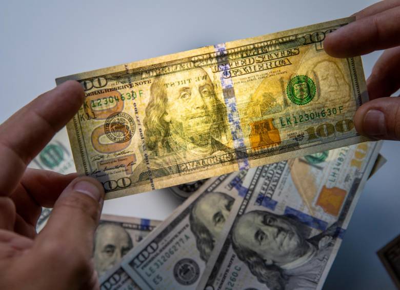 La TRM del dólar vigente hoy en Colombia es de $4.528,30. FOTO Carlos Velásquez