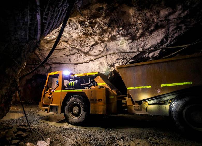 Equipos de gran capacidad usa Aris Mining en sus operaciones en Segovia. FOTO Camilo Suárez