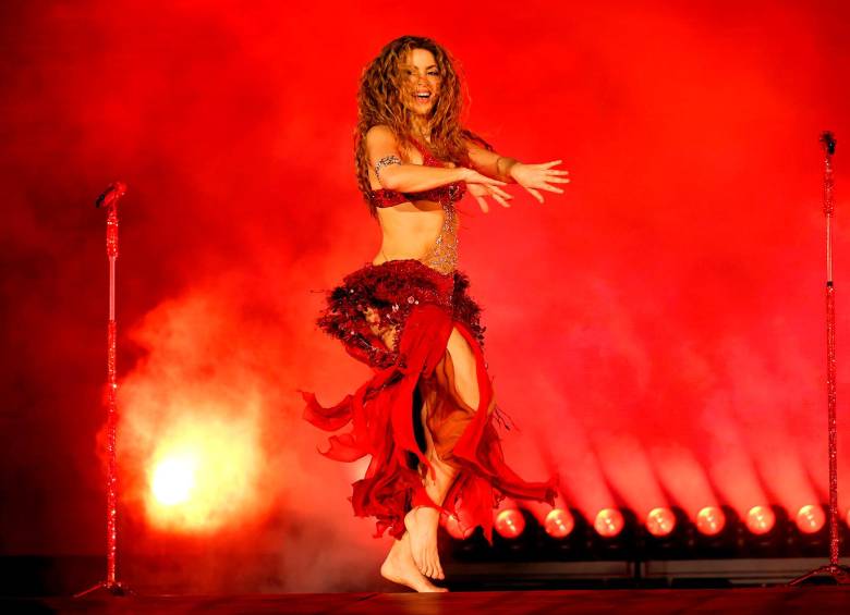 Shakira en su primer concierto de la gira Las mujeres ya no lloran en Brasil, deslumbrando con un espectáculo lleno de energía y emoción. FOTO: GETTY