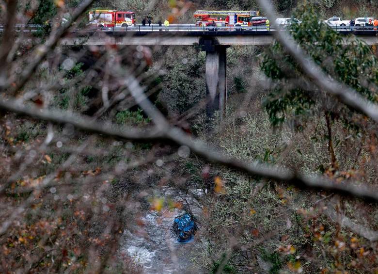Algunas de las víctimas fueron encontradas al amanecer, cerca del bus. FOTO AFP