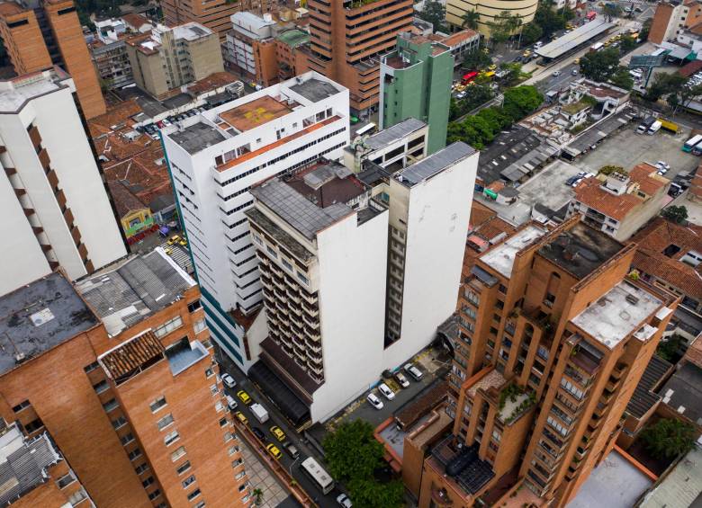 Vista aérea del Gran Hotel (edificio blanco), ubicado en la esquina de la calle Caracas y la Avenida Oriental. FOTO esteban vanegas