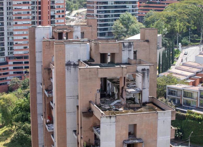 La Alcaldía obligó a las 70 familias desalojadas del Continental Towers a pagar la vigilancia del edificio. FOTO: CARLOS VELÁSQUEZ