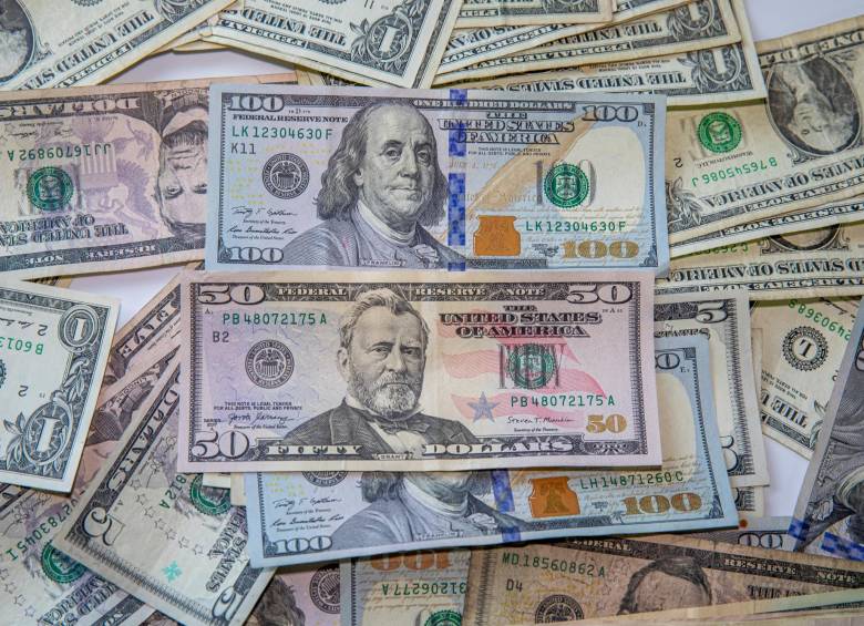 El dólar tocó un precio mínimo de $4.028,00. FOTO CARLOS VELÁSQUEZ