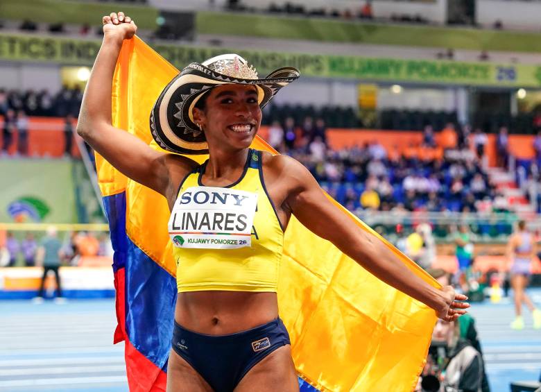 Natalia Linares y su alegría por lograr medalla en el Mundial de Polonia. FOTO: GETTY