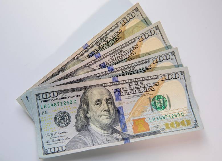 El dólar en Colombia arrancó el 2024 rompiendo la barrera de los $3.900. FOTO CARLOS VELÁSQUEZ 