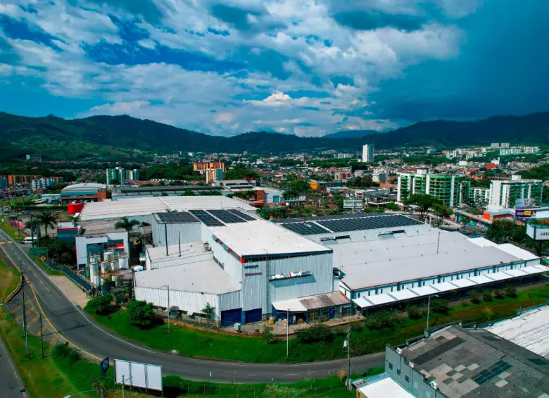 Hitachi ha realizado fuertes inversiones de para ampliar sus producción de transformadores en su plata en Risaralda. FOTO CORTESÍA.