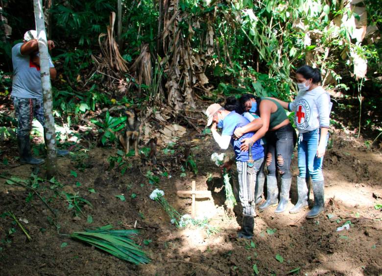 En junio de 2021, los familiares de Héctor, Luis y Rafael viajaron hasta el Nudo del Paramillo para la exhumación de los resto óseos de sus hermanos. FOTO: Cortesía CICR