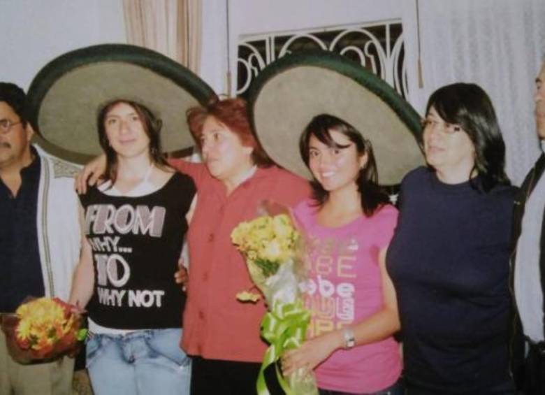 Claudia Marcela Rodríguez, Diana Carolina Erazo y sus padres, en una celebración familiar. FOTO: Cortesía 