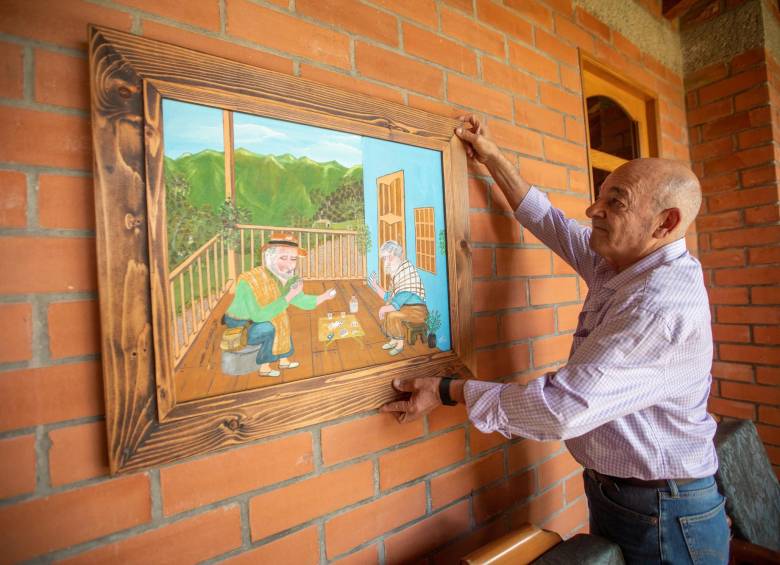 En su casa también se sorprendió con los cuadros que pintó en prisión y que le entregó a su esposa a lo largo de los años. FOTO Carlos Velásquez