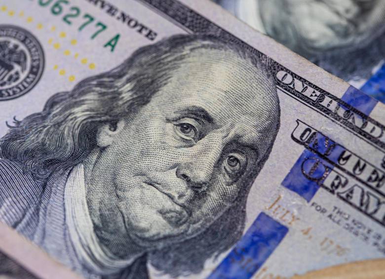 En el inicio de la sesión, el dólar tocó un mínimo de $4.476. FOTO: CARLOS VELÁSQUEZ