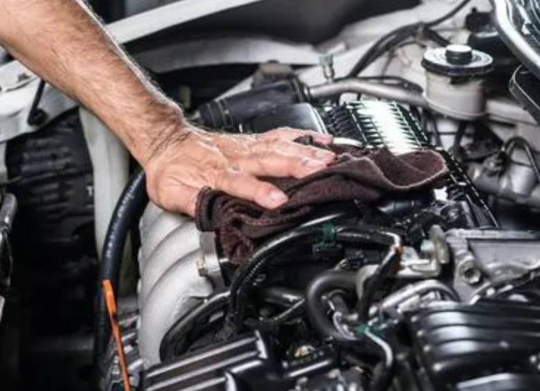 La limpieza del motor de un vehículo se debe realizar periódicamente para poder obtener un mejor desempeño y durabilidad. FOTO: Getty