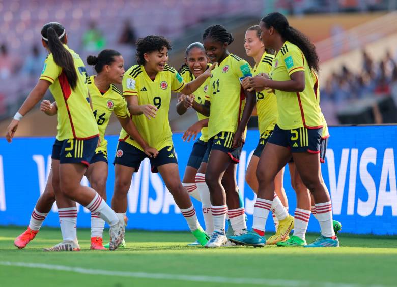 Las integrantes de la Selección Colombia sub-17 recibirán algunos premios económicos por su gran actuación en el Mundial de la India. FOTO EFE 