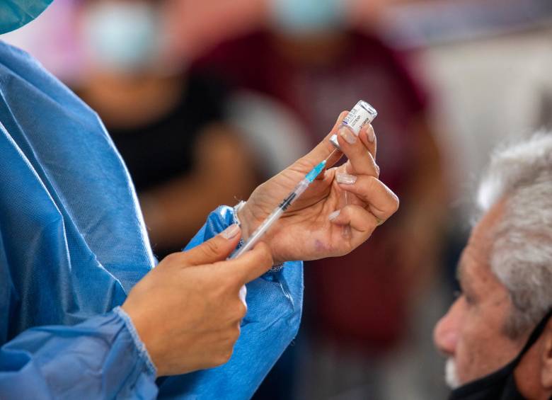 El MinSalud dice que hay normalidad en la industria farmacéutica del país y en el flujo de suministros desde Asia, en particular desde China. FOTO Carlos Velásquez