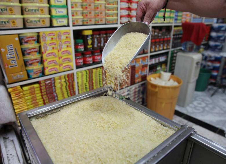 Los colombianos consumen más de 40 kilos de arroz al año, por lo que es uno de los alimentos más importantes en sus mesas. Foto: Edwin Bustamante 