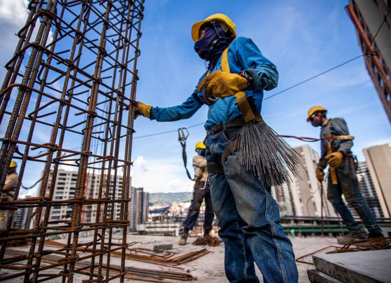 El sector de la construcción genera 1,6 millones de empleos directos y 2,7 millones de empleos indirectos en Colombia. Foto: Carlos Velásquez