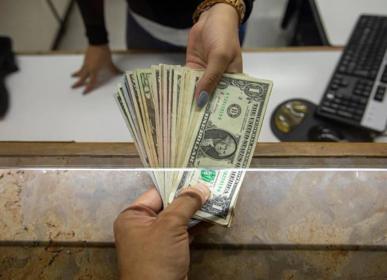 El dólar en Colombia abrió hoy en un promedio de US$4.084,18, lo que significa una caída de $17,95 frente a la TRM.