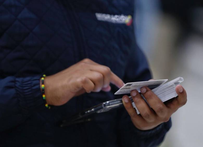 Los sindicatos de OSEMCO y UNASEMIGC-MRE lograron llegar a un acuerdo con Migración a través de la Cancillería para gestionar nuevos cargos e intentar solucionar el problema de personal. FOTO: Colprensa