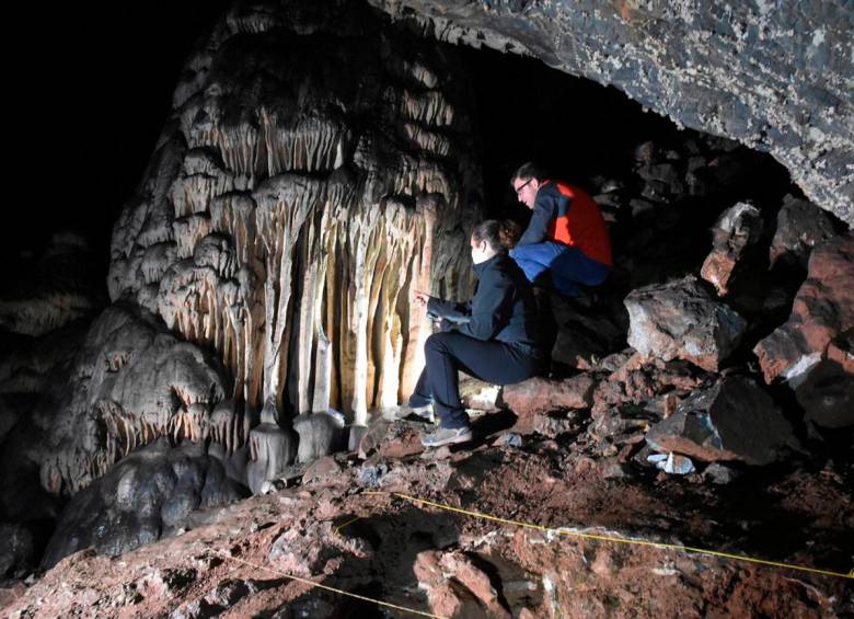 En las estalagmitas del interior de la cueva de Ardales fue dónde se dio el hallazgo. FOTO agencia sinc / Pedro Cantalejo-Duarte