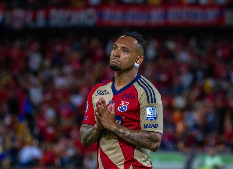 Francisco Chaverra marcó el 2-1 al ejecutar de forma magistral un tiro penal que hizo crecer la ilusión de los hinchas poderosos que vieron como dos minutos después, Jarlan Barrera aprovechando un balón en el área venció al arquero Silveira y puso el definitivo 2-2. Foto: Juan Antonio Sánchez