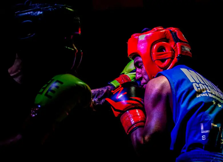 La última velada de boxeo organizada por MMA Colombia tuvo lugar en Tacos el Tigre, el pasado sábado 17 de marzo, con 11 peleas programadas, 10 masculinas y una femenina. Fotos Carlos Velásquez. 