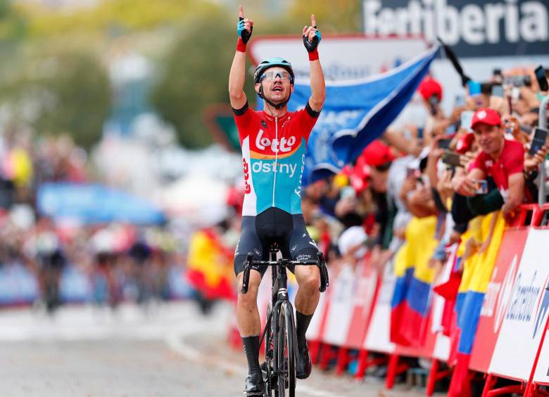 El ciclista Andreas Kron, que ganó la segunda etapa, pertenece al Lotto, equipo que esta semana perdió a uno de sus ciclista juveniles luego de que falleciera tras un accidente. FOTO: TOMADA DEL TWITTER DE @lavuelta