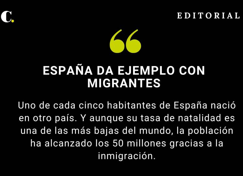 España da ejemplo con migrantes