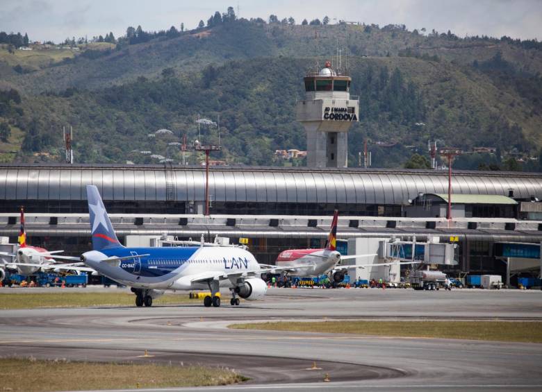 Los cierres por mantenimiento se concertaron de forma previa con las aerolíneas para reprogramar los vuelos. FOTO El Colombiano