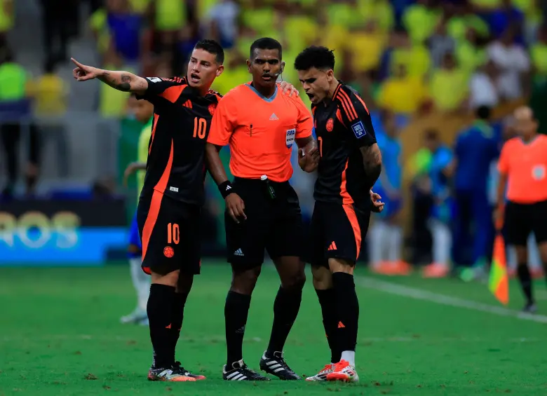 El venezolano Alexis Herrera sancionó un dudoso penal contra Colombia. FOTO GETTY