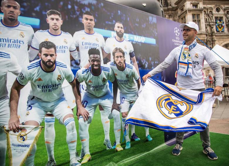 Los hinchas del Real Madrid se alistan para la final por la Champions ante Liverpool este sábado. El club merengue es según Forbes el mejor cotizado en el mundo en la actualidad. FOTO EFE 