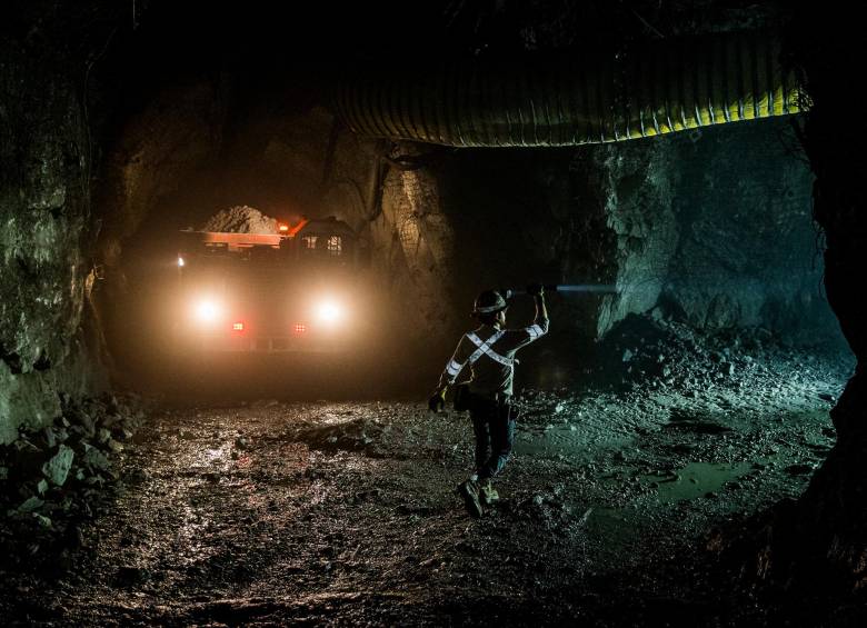En los bajos de la mina de esta multinacional son frecuentes los ataques por parte de mineros ilegales, aunque estos denuncian que también han recibido agresiones en su contra. FOTO JULIO CÉSAR HERRERA