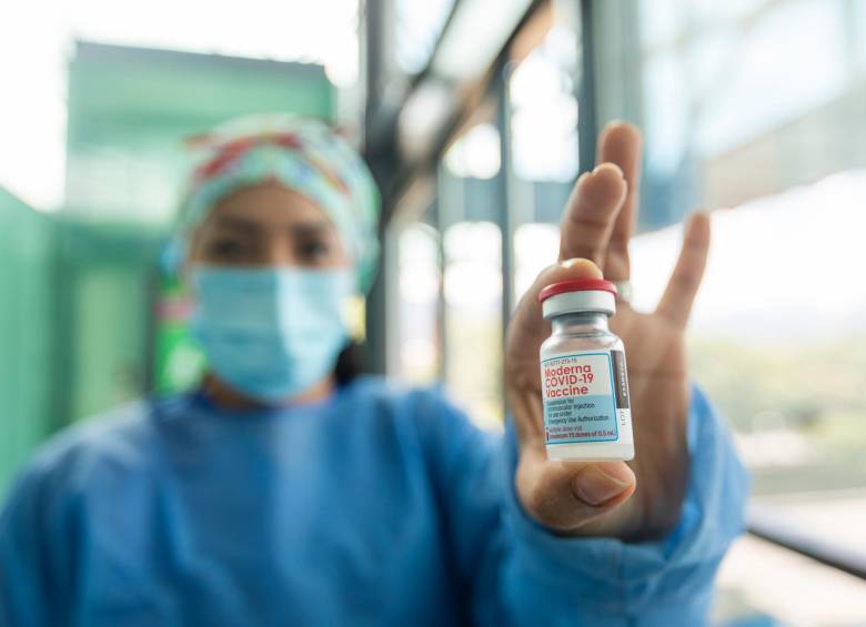 Desde septiembre pasado, Moderna presentó retrasos en el envío de vacunas anticovid a Colombia. FOTO Carlos Velásquez
