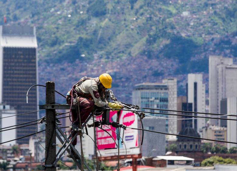 Pese lo dicho por el alcalde de Medellín, Daniel Quintero, entre los técnicos de EPM hay preocupación por las funciones que asumió el presidente este mes en materia de servicios públicos. FOTO Julio César Herrera