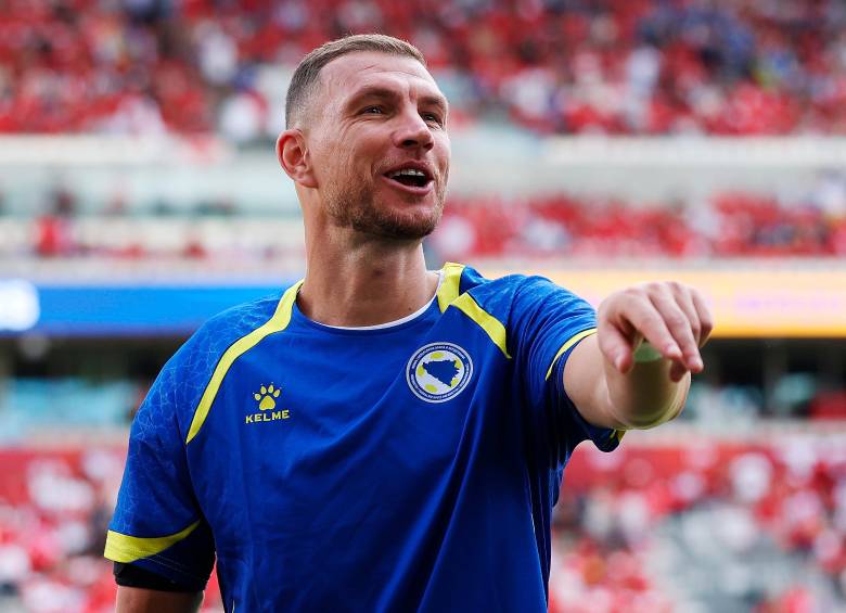 Edin Dzeko (11), referente de Bosnia. FOTO: GETTY