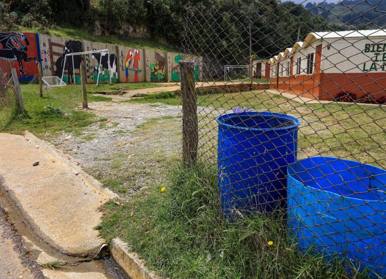 Escuela veredal de Bello está sin agua, sin alimentación digna ni infraestructura segura