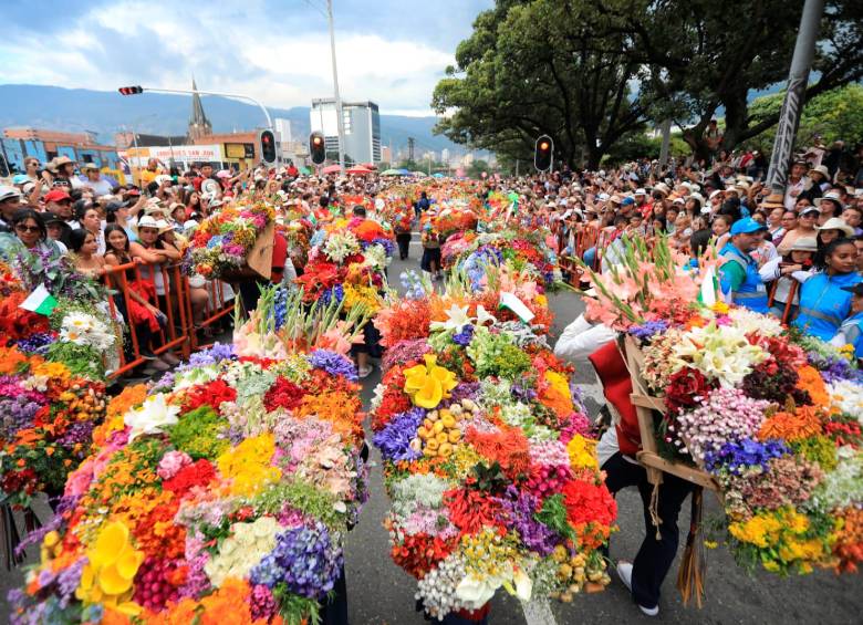 La masiva participación, que ha sido una constante en cada uno de los eventos feriales de la ciudad, se hizo sentir con fuerza, con miles de personas que se congregaron para presenciar este espectáculo único en el mundo. Foto: Esneyder Gutiérrez