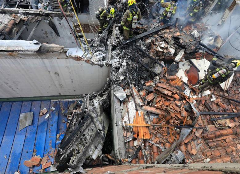 La aeronave que cayó sobre varias viviendas en el barrio Belén Rosales era una Piper Bimotor de matrícula HK5121, operada por la empresa de servicio de aerotaxi San Germán. FOTO: CORTESÍA