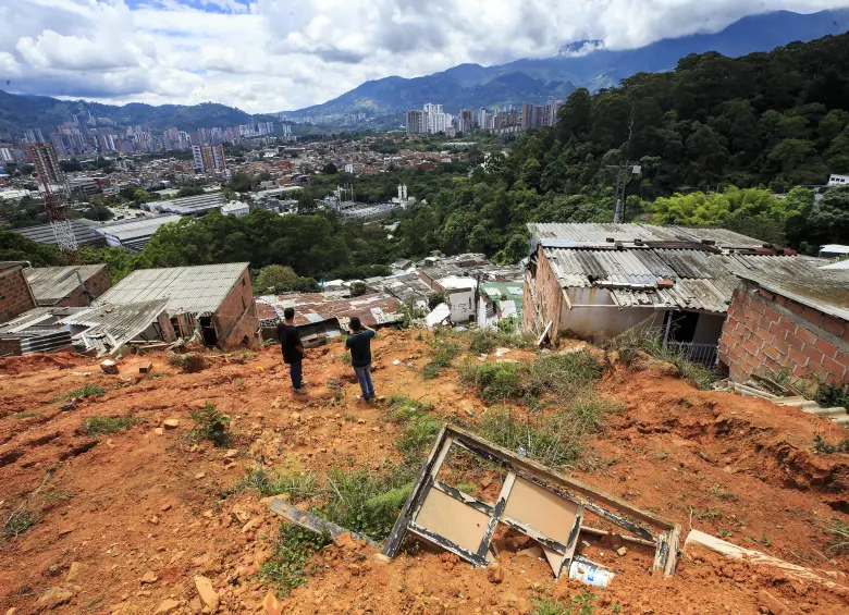 La herida abierta que quedó en la montaña es visible desde gran parte del municipio y del sur del Aburrá. Foto: Andrés Camilo Suárez Echeverry