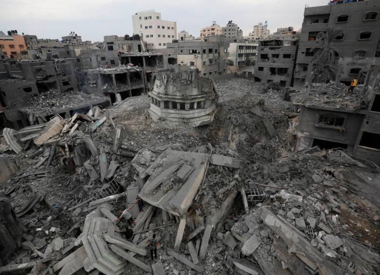 Centenares de edificios donde vivían civiles han sido derribados de lado y lado tras la escalada de violencia que inició el sábado 7 de octubre. FOTO: Getty