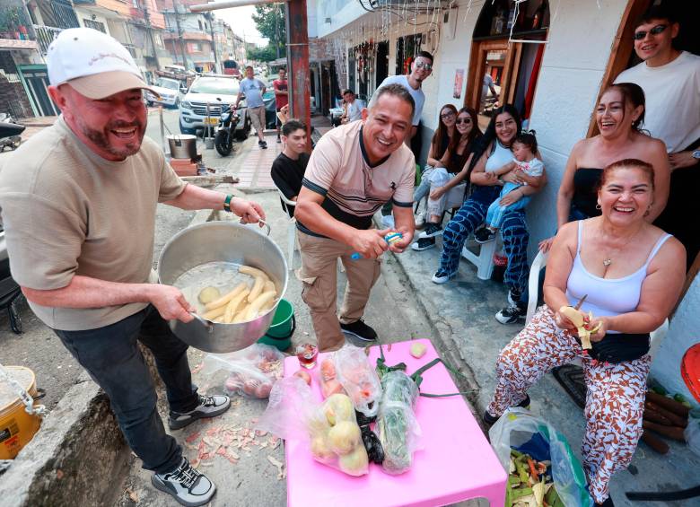 El sancocho, el remedio perfecto para el “guayabo” de Año Nuevo en el Valle de Aburrá. Cientos de familias en Medellín celebran el comienzo de 2026 con los tradicionales sancochos. Foto: Manuel Saldarriaga