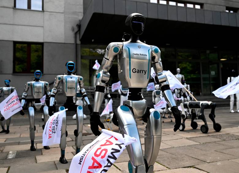 La inteligencia artificial enfrenta expectativas de transformación económica y advertencias sobre los riesgos asociados con su desarrollo. FOTO AFP