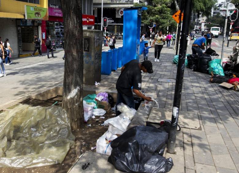 Una de las problemáticas encontradas en el cruce de la Avenida La Playa (Calle 52) con la carrera 47 (Sucre). FOTO: Julio César Herrera