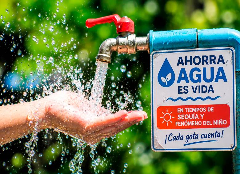 En varios barrios del nororiente y el centrooriente de Medellín se estaba implementando un racionamiento de agua. Foto Ilustración El Colombiano