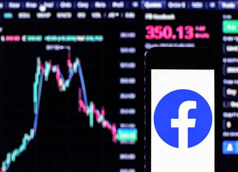 En lo que va de 2022, las acciones de Facebook en Wall Street han caído 58% por los malos resultados financieros que ha presentado la compañía. Por eso, busca ahorrar recursos. FOTO Getty