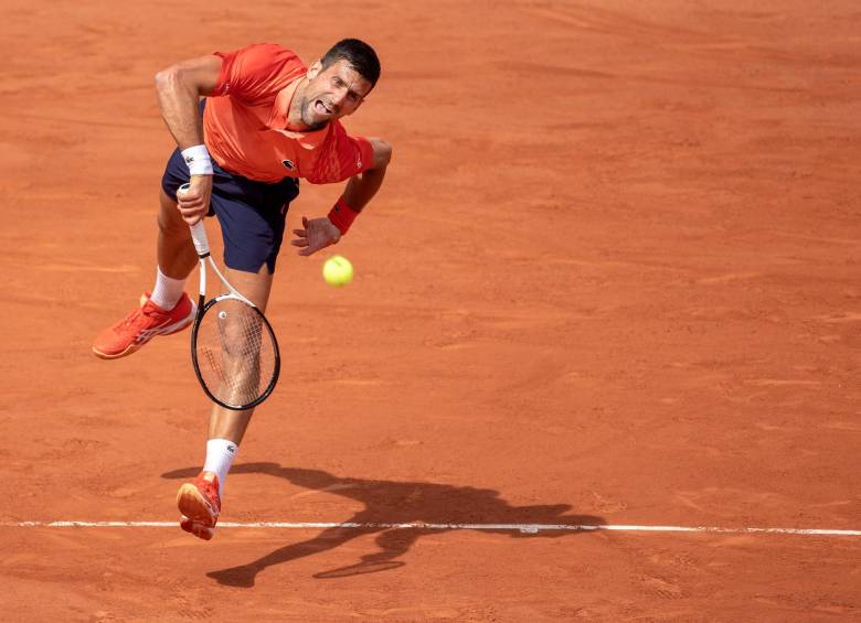Novak Djokovic, de 36 años, impone jerarquía en el tenis mundial. Este domingo es el favorito en el duelo ante Casper Ruud, de 24 años, y quien ya sabe lo que es jugar una final de Roland Garros. FOTOs GETTY