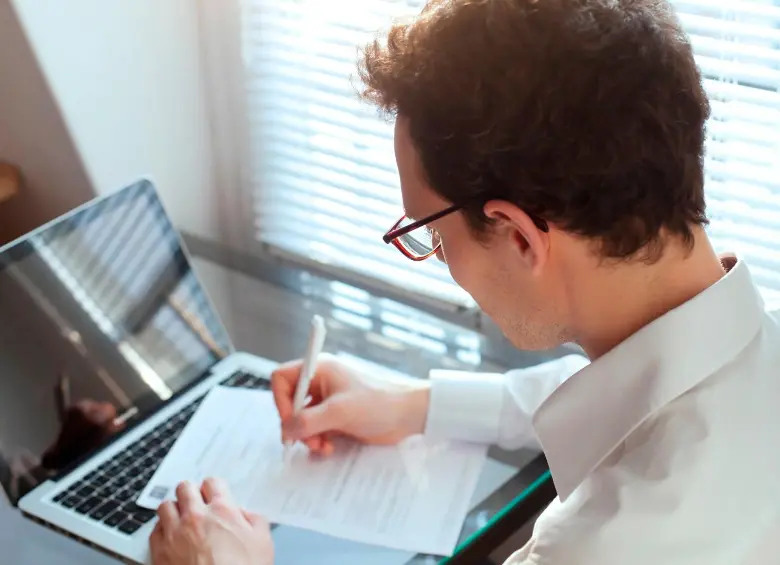 Los sectores con más oportunidades son servicio al cliente, ventas y administración, con contratación inmediata en varias ciudades. FOTO: GETTY